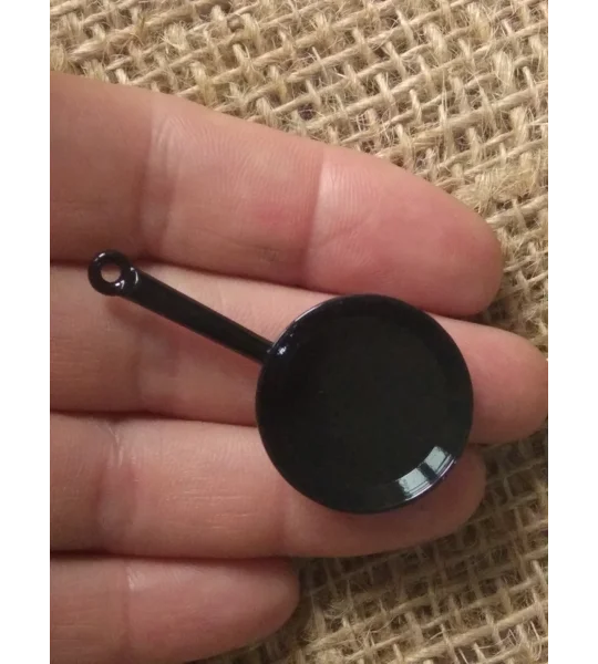 Miniature black metal frying pan, 3 size options, for crafting and props