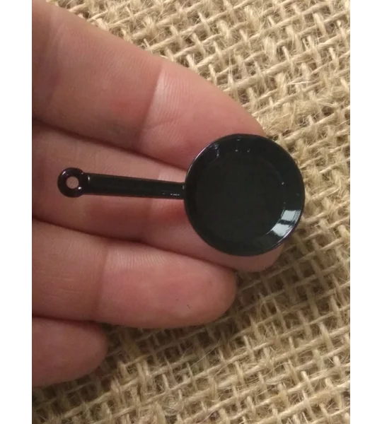 Miniature black metal frying pan, 3 size options, for crafting and props