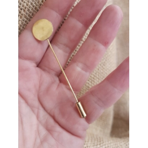 label brooch base in golden colour