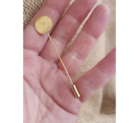 label brooch base in golden colour