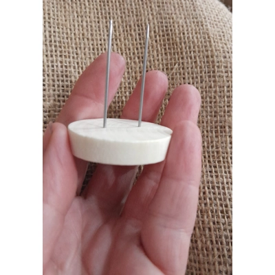 Wood stand for felted miniatures, double pin Wood stand for felted miniatures, double pin