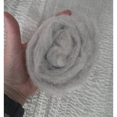 Carded natural fibre sliver in light grey, pick your weight Carded natural fibre sliver in light grey, pick your weight