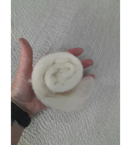 cream felting wool, cream needle felting wool, cream carded fibre for spinning, cream carded fibre for weaving, cream carded fibre for felting