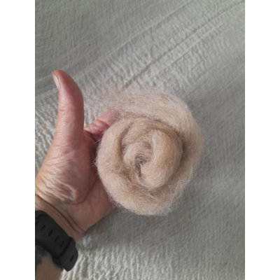 Carded natural fibre sliver in caramel, pick your weight Carded natural fibre sliver in caramel, pick your weight