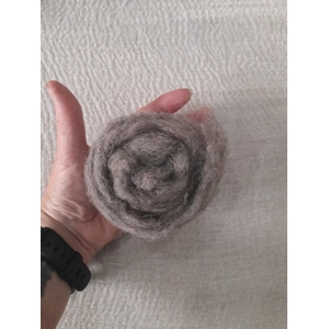 light grey brown carded fibre, carded wool, grey carded wool, brown carded wool, felting wool, felting wool, spinning, weaving