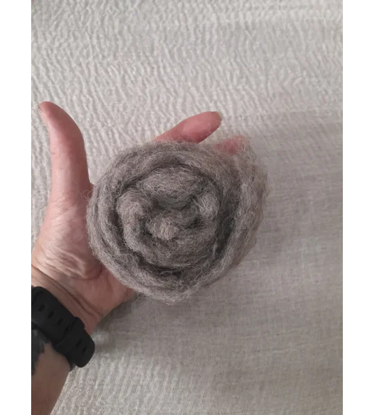 dark grey brown felting wool, dark grey brown needle felting wool, dark grey brown carded fibre for spinning, dark grey brown carded fibre for weaving, dark grey brown carded fibre for felting