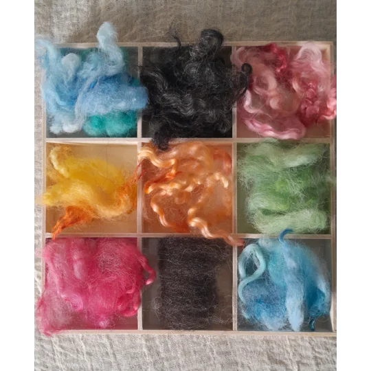 Wood palette for wool