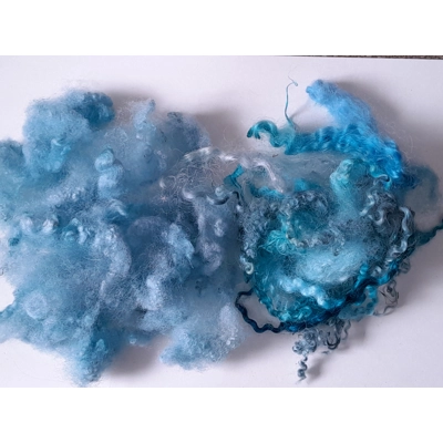 Wool Cloud with blue wool locks, hand dyed - 20g Wool Cloud with blue wool locks, hand dyed - 20g
