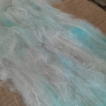 Morning frost white/cream/blue sparkle Carded Art Batt 30g Morning frost white/cream/blue sparkle Carded Art Batt 30g