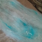 Morning frost white/cream/blue sparkle Carded Art Batt 30g Morning frost white/cream/blue sparkle Carded Art Batt 30g