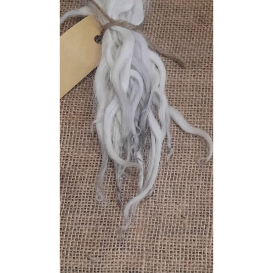 Silver dip wavy wool locks, Devon and Cornwall Longwool 7g