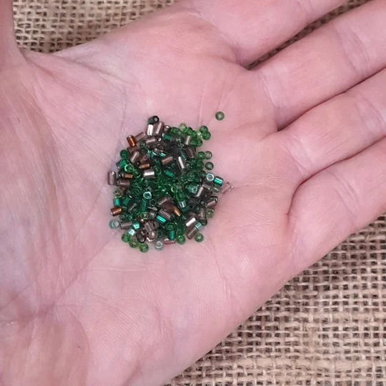 Beading Pack, Woodland colours, needle holder, needle, beads and wire