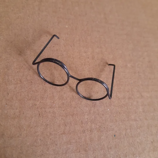 3.4cm glasses in black wire