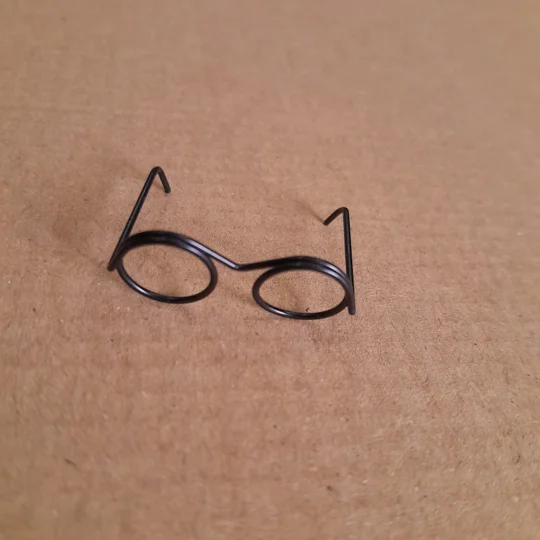 black wire glasses in 3cm