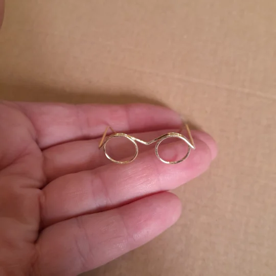 3.3 wire gold glasses