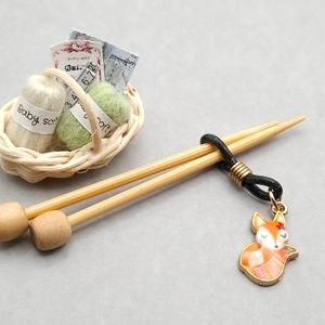 White Cat Flower Zipper Charm