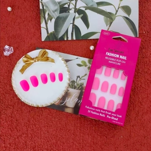 Pre Glued Opoola Nails MS003