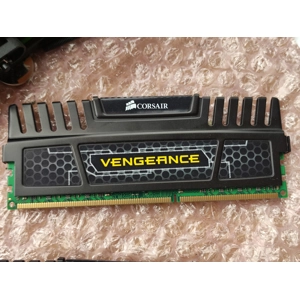 8 GB Corsair Vengeance CMZ8GX3M1A1600C10 DDR3-1600MHz