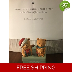 Vintage Avon Holiday Hugs Porcelain Bear Figurine
