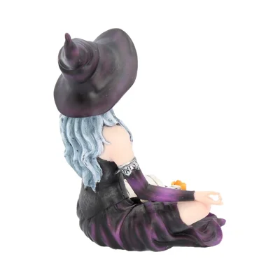 Aradia The Witch And Her Grimoire 14cm Aradia The Witch And Her Grimoire 14cm