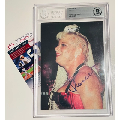 WWE|WWF LUNA VACHON SIGNED PHOTO ENCAPSULATED and DOUBLE CERTIFIED BECKETT and JSA WWE|WWF LUNA VACHON SIGNED PHOTO ENCAPSULATED and DOUBLE CERTIFIED BECKETT and JSA