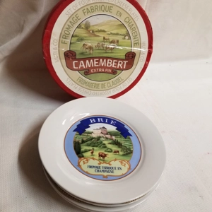 NIB Muti Angelo Bruno set of 4 Cheese plates.