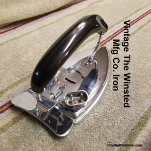 Vintage The Winsted Mfg Co. Iron