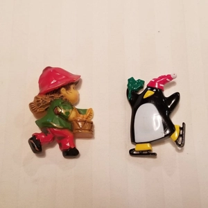 Pair of Vintage Hallmark xmas theme pins 70's & 80's