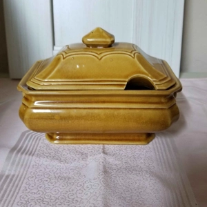 Vintage Stone Croft Royal Sealy lidded gravy