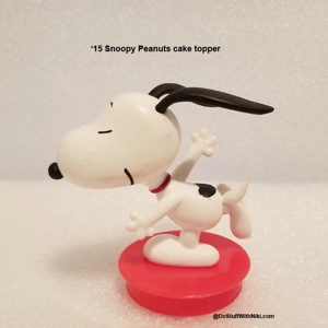 2015 Snoopy Peanuts figurine topper