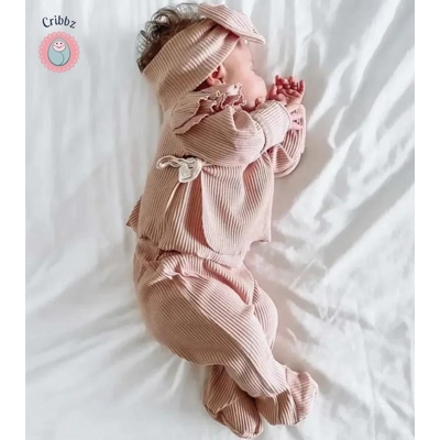 Cozy Spring Pajamas Set for Newborns title=