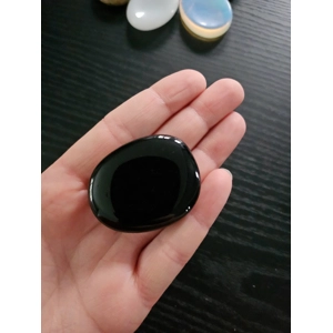 Obsidian thumbstone