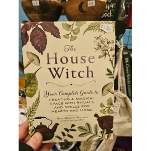 The House Witch - Arin ..