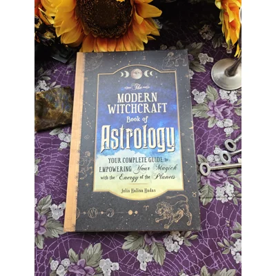 The Modern Witchcraft Book of Astrology - Julia Halina Hadas