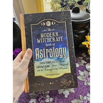 The Modern Witchcraft Book of Astrology - Julia Halina Hadas The Modern Witchcraft Book of Astrology - Julia Halina Hadas