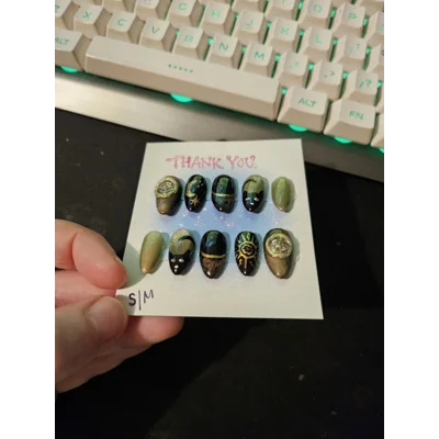 Green-Pink Colour-Shifting Holo Familiar Magic – Sun, Moon & Cat Press-On Nails