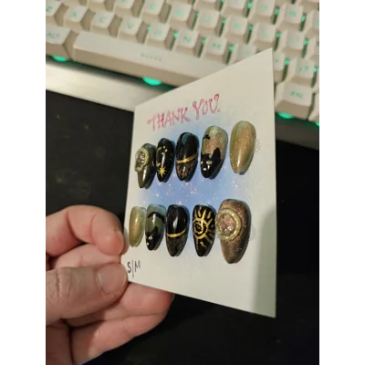 Green-Pink Colour-Shifting Holo Familiar Magic – Sun, Moon & Cat Press-On Nails