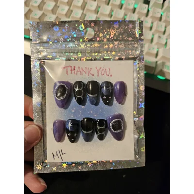 Purple Holo Familiar Magic – Cat & Triple Moon Press-On Nails