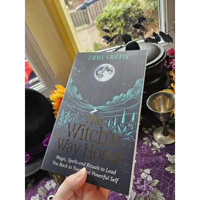 A Witch's Way Home - Emma Griffin