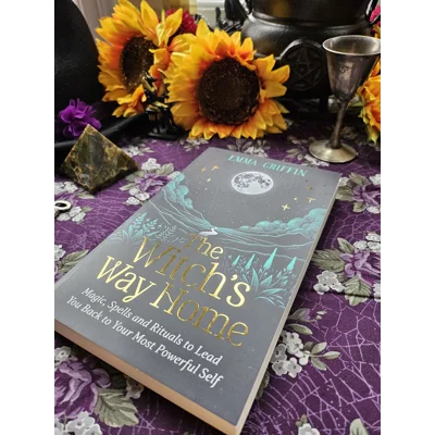 A Witch's Way Home - Emma Griffin