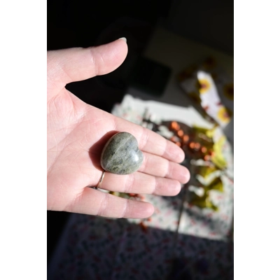 Labradorite Heart (30 mm)