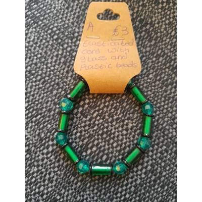 Green glass and plastic bead bracelet