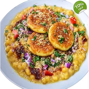 Ragda Pattis: Kartoffelbratlinge auf Erbsencurry mit Chutney und Sev
