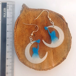 Reach the Stars, Cat earring..