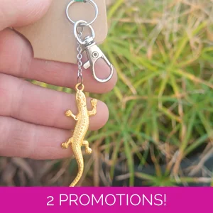Lizard keychain, golden colo..