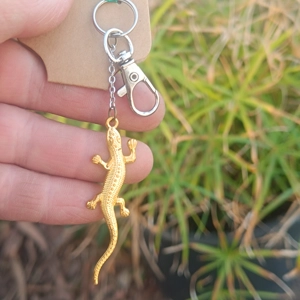 Lizard keychain, golden color, metal