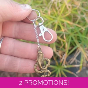 Cobra keychain, bronze color..