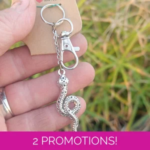 Snake keychain, silver color..
