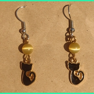 Witchy cat dangle earri..