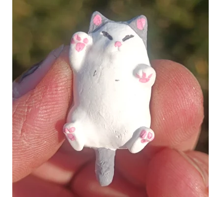 Chubby cat magnet, grey & white